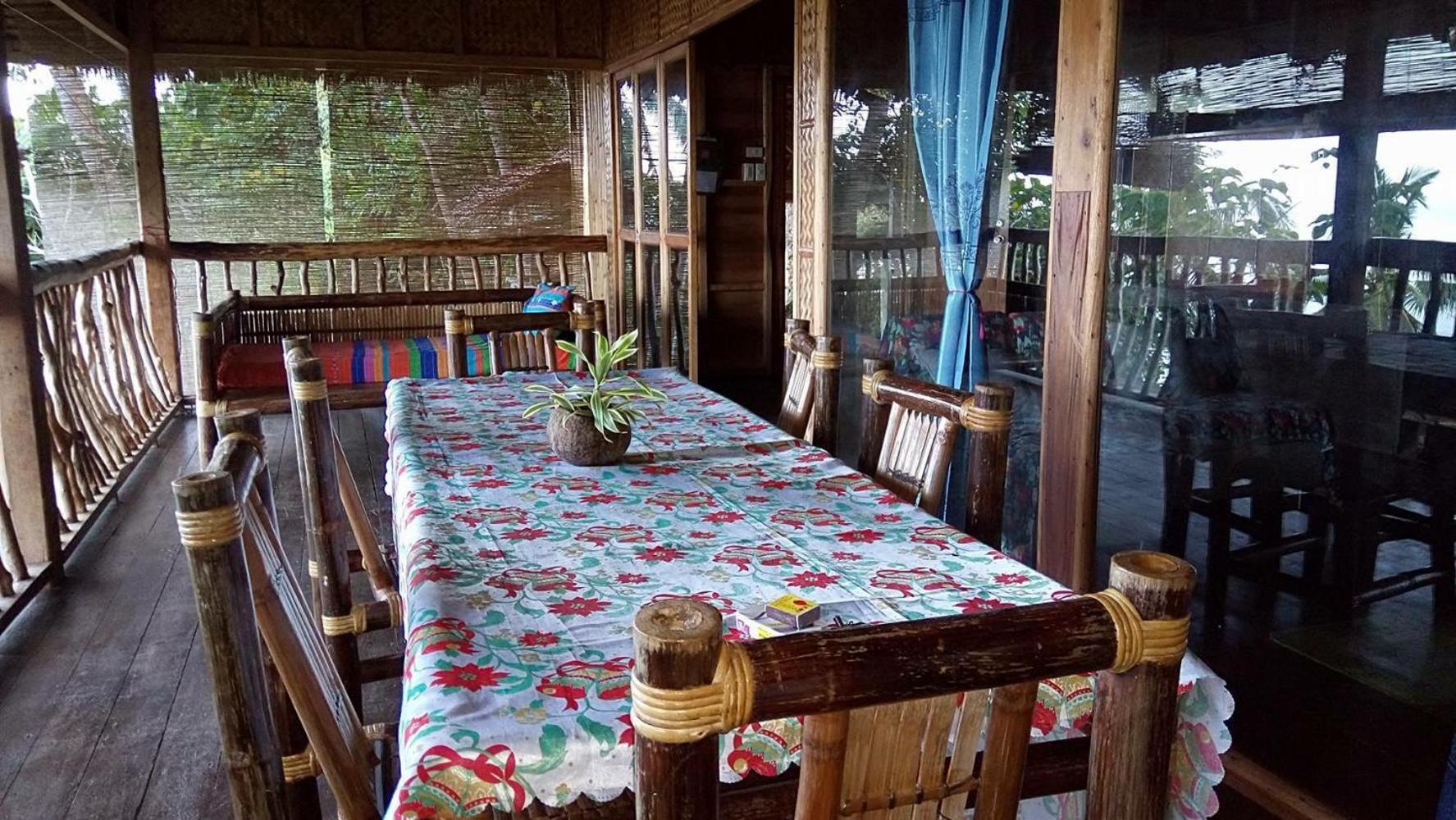 White Beach Front And Cottages Buruanga Bilik gambar