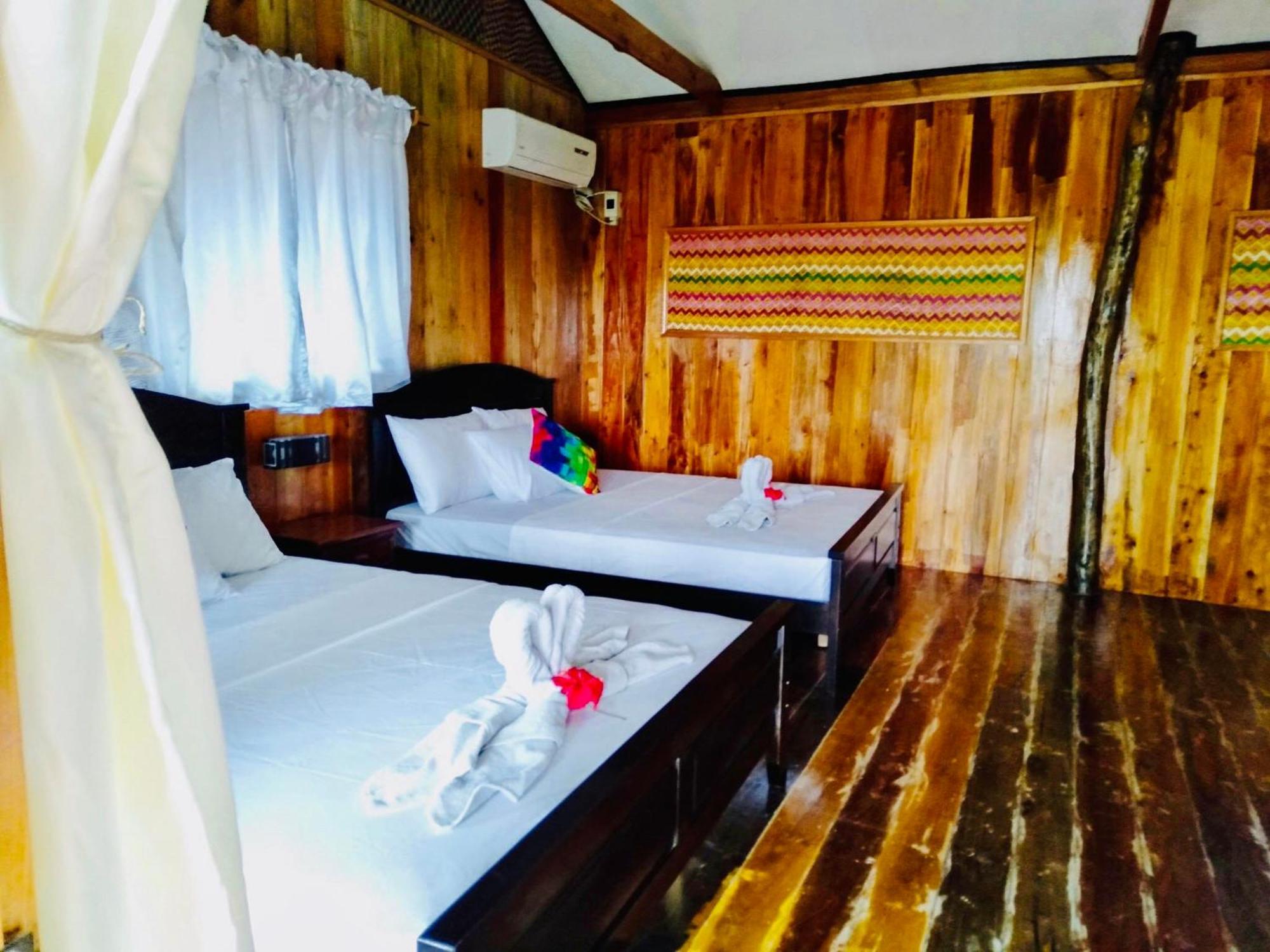White Beach Front And Cottages Buruanga Bilik gambar